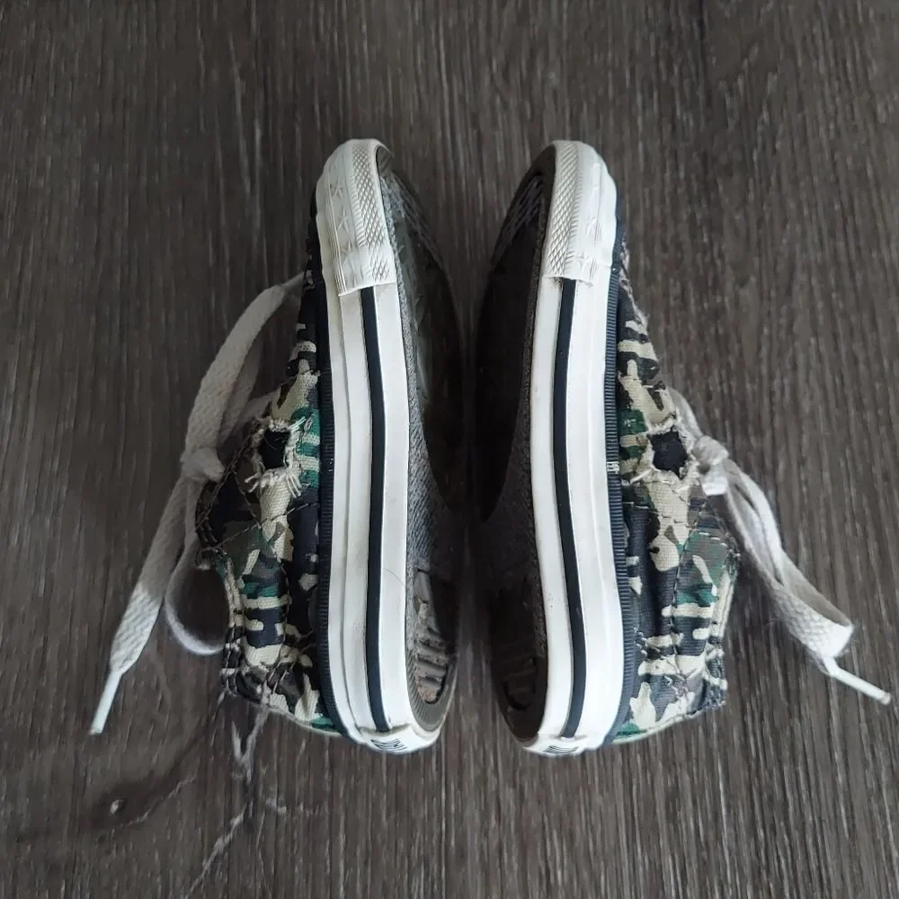 Converse One Star Chuck Taylor Infant 5 Low-Top Canvas Shoes Camouflage